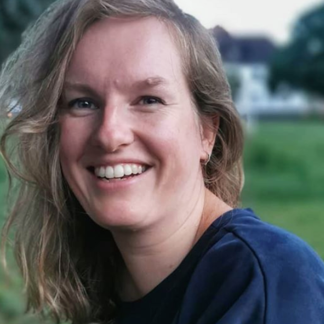 Foto van Rianne Moes op een groen grasveld