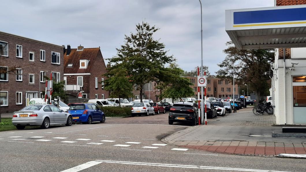 foto van parkeersituatie in de Van Dishoeckstraat in Vlissingen