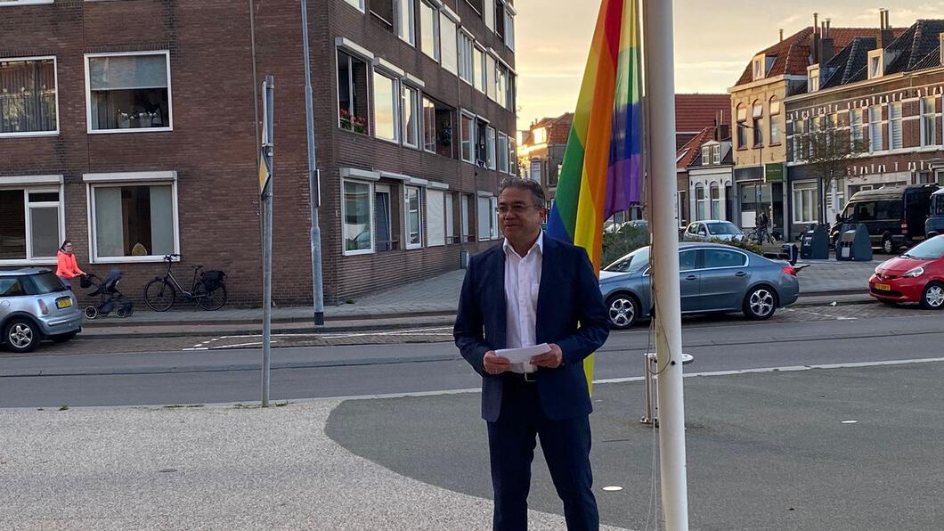 Jeroen Portier toespraak bij regenboogvlag