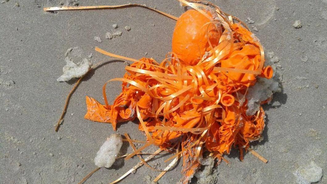 Koningsdagballonnen op strand Koningsdagballonnen op strand