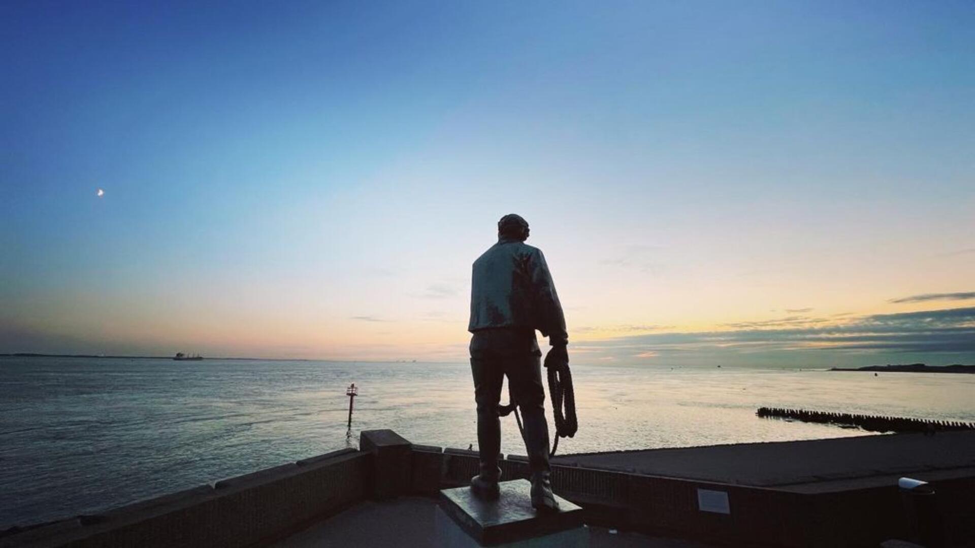 Frans Naerebout kijkt uit over Westerschelde